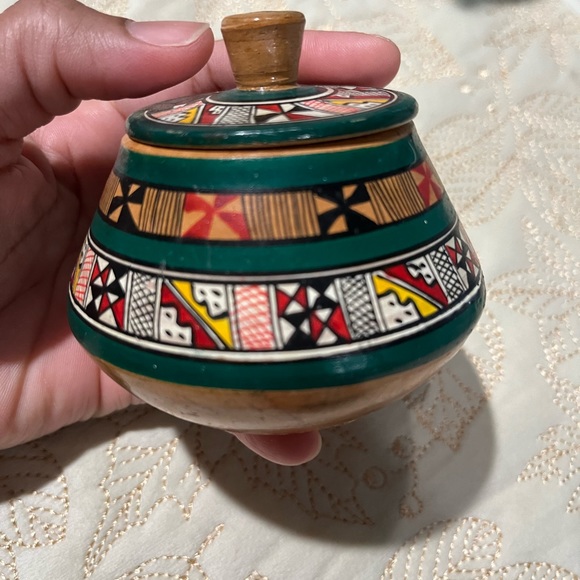 VTG Hand Painted Terracotta Cusco
Peru Aztec Pottery Lidded Jar
Trinket - Picture 1 of 7